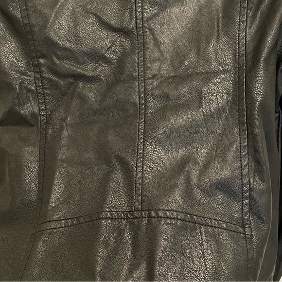 Reitman’s Women’s Black Faux Leather Moto Jacket with Tailor Collar in Small - Picture 9 of 13